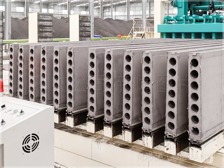 1596422236160330.jpg 改性石膏隔墙板自动生产设备