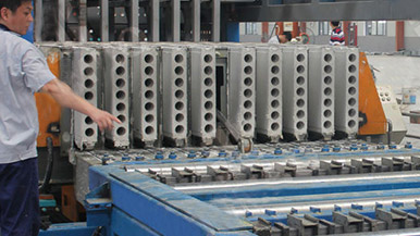 轻质菱镁隔墙板设备-就来郑州找玛纳购置专业隔墙板生产线