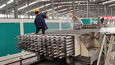 轻质脱硫石膏隔墙板生产设备-石膏空心条板模具