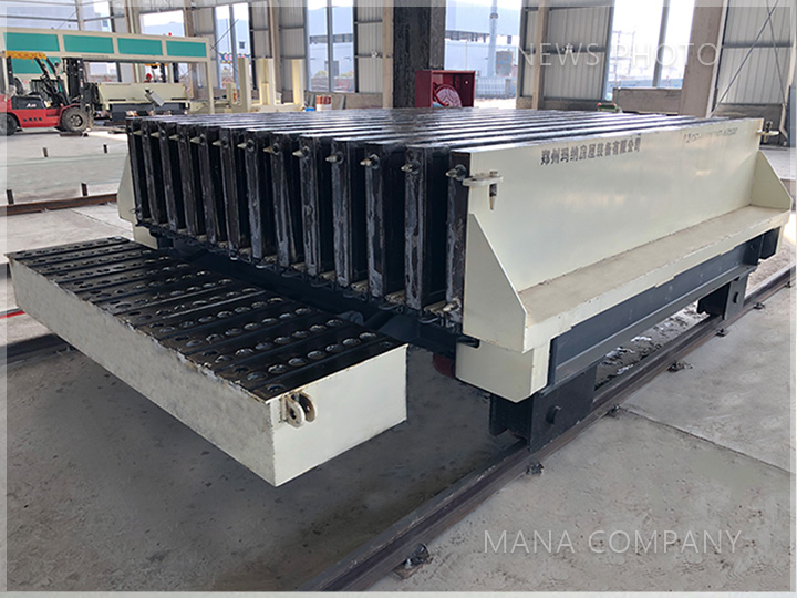 1619579288204903.jpg 玛纳成组立模成型主机02.jpg