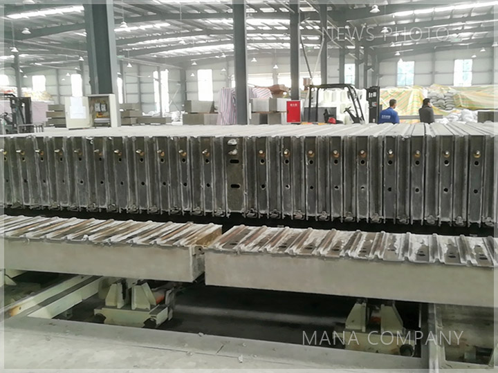 1636014313619589.jpg 03板材即将出炉.jpg